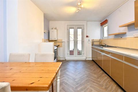 2 bedroom flat for sale, Upperton Gardens, Eastbourne