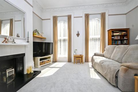 2 bedroom flat for sale, Upperton Gardens, Eastbourne