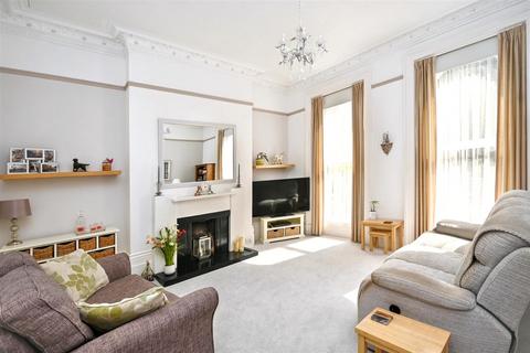 2 bedroom flat for sale, Upperton Gardens, Eastbourne