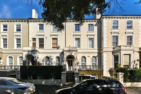 2 bedroom flat for sale, Upperton Gardens, Eastbourne
