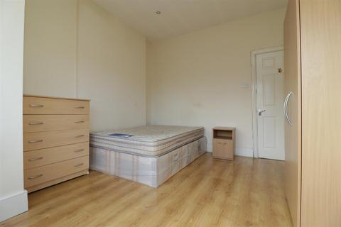 2 bedroom apartment to rent, Mount Road, Hendon, London