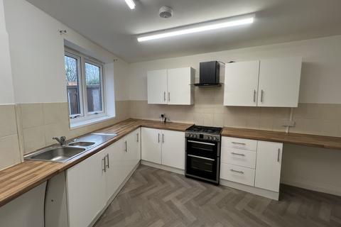 2 bedroom house to rent, Boswell Avenue, Manchester, M34