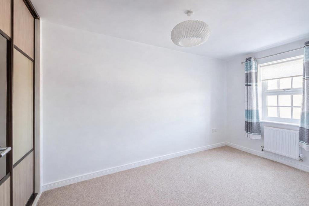 Bedroom 1.jpg