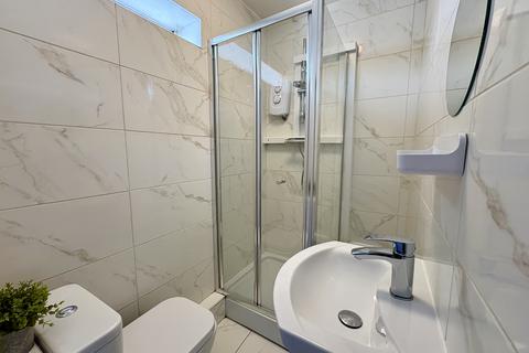 1 bedroom property to rent, Carlton Grove, London, SE15
