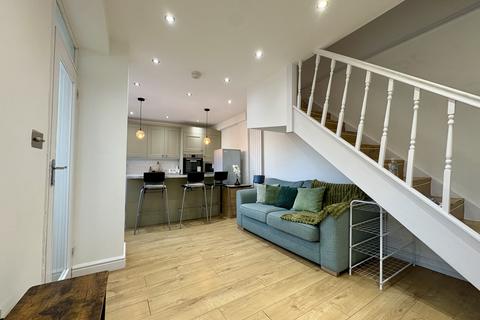 1 bedroom property to rent, Carlton Grove, London, SE15