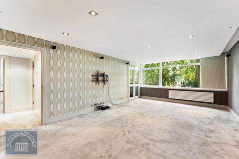 undefined, Woodford Road, South Woodford