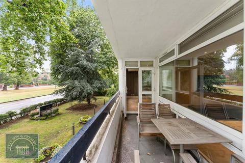 undefined, Woodford Road, South Woodford