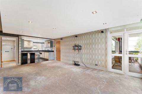 undefined, Woodford Road, South Woodford