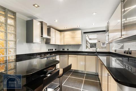 undefined, Woodford Road, South Woodford