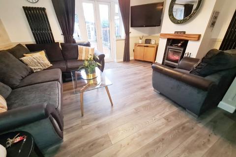 3 bedroom semi-detached house for sale, South Crescent, Clayton