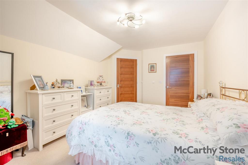 8679068-interior10.jpg
