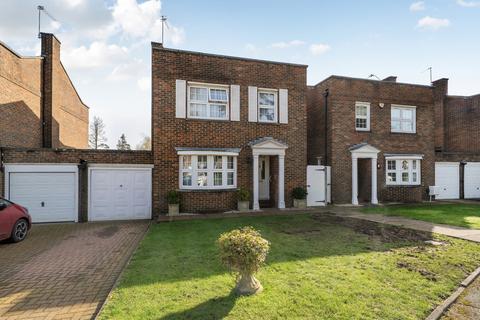 3 bedroom detached house for sale, Gateway Close, Northwood