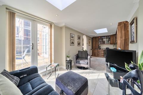 3 bedroom detached house for sale, Gateway Close, Northwood