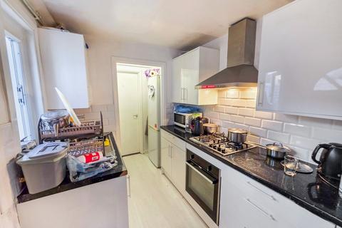 3 bedroom terraced house for sale, Brent Terrace, London, NW2