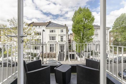 3 bedroom flat to rent, Buckland Crescent, London, NW3