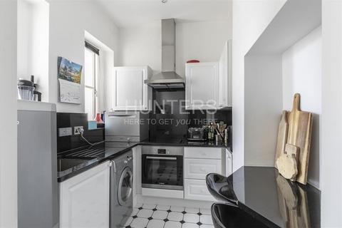 3 bedroom flat to rent, Buckland Crescent, London, NW3