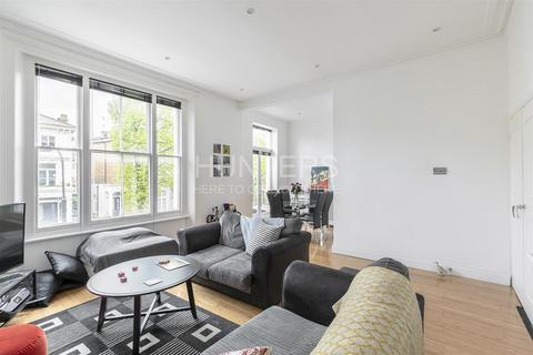 3 bedroom flat to rent, Buckland Crescent, London, NW3