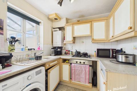 3 bedroom semi-detached house for sale, Rixons Meadow, Aylesbury