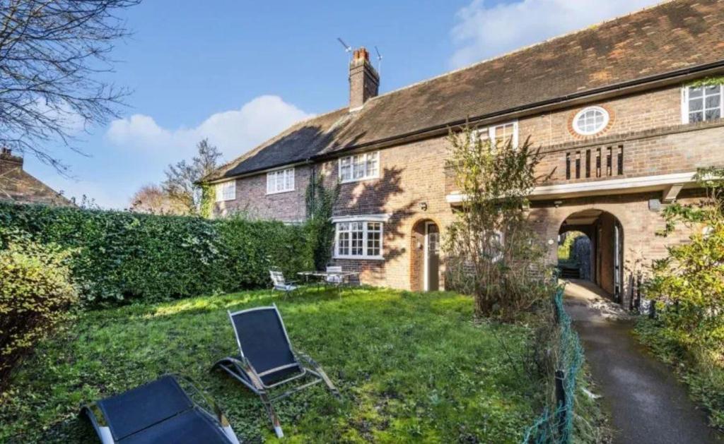 Neale-close-hampstead-garden-suburb-n2