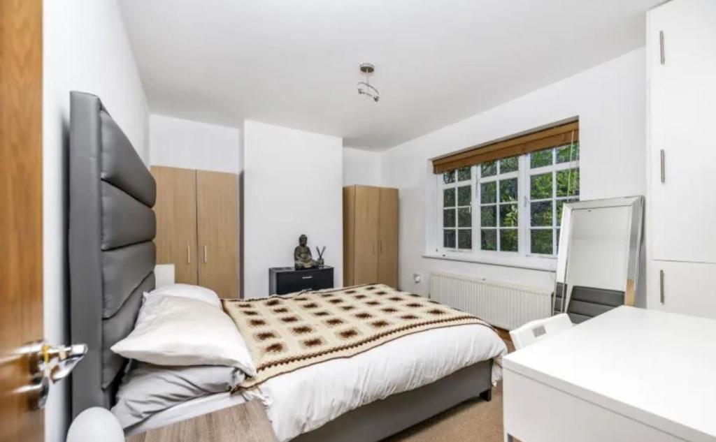 Neale-close-hampstead-garden-suburb-n2