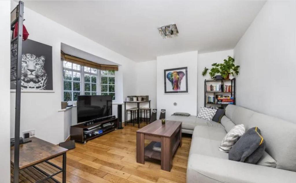 Neale-close-hampstead-garden-suburb-n2