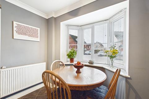 4 bedroom semi-detached house for sale, Grantham Avenue, Great Cornard, Sudbury, Suffolk, CO10