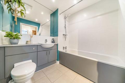 undefined, Ealing Road, Brentford TW8