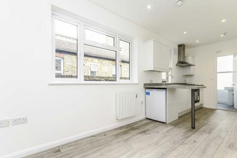 Studio to rent, North End Road, London W14