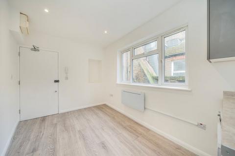 Studio to rent, North End Road, London W14