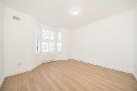 3 bedroom house to rent, Maybury Street, London SW17