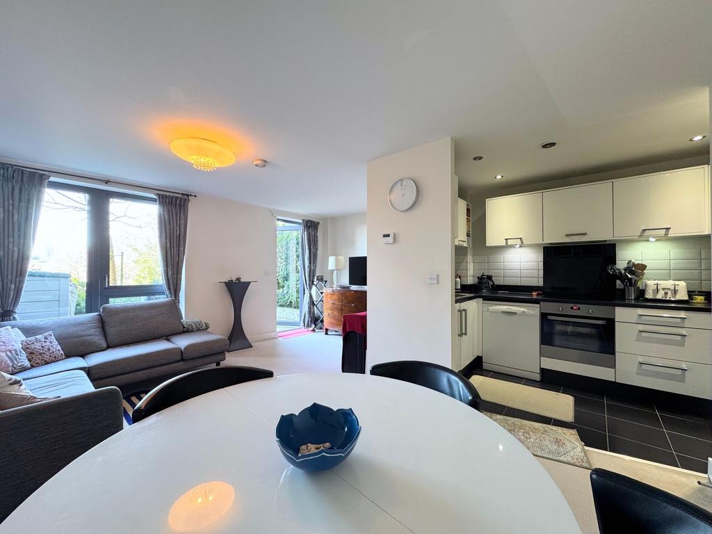 Open plan Lounge/kitchen/dining area