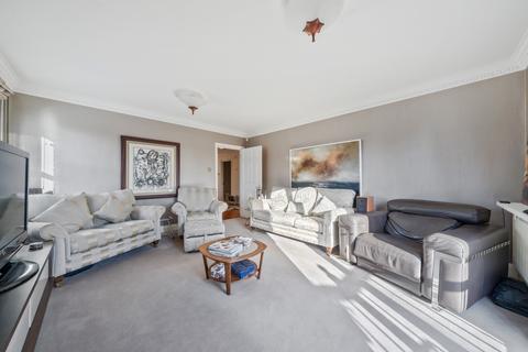 2 bedroom flat to rent, Oatlands Drive, Weybridge KT13