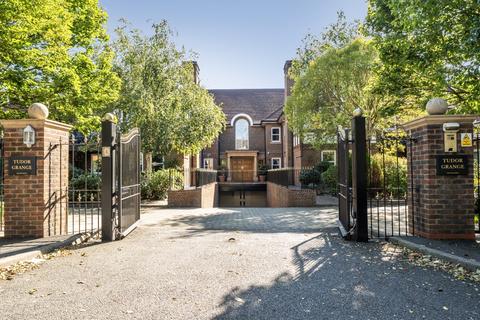 2 bedroom flat to rent, Oatlands Drive, Weybridge KT13