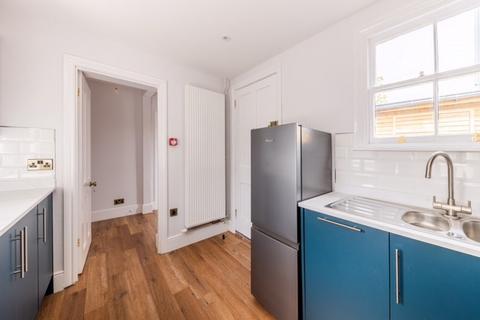 3 bedroom house to rent, Chessington Road, Epsom KT17