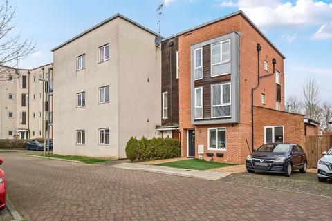 2 bedroom flat for sale, Tenzing Gardens, Basingstoke