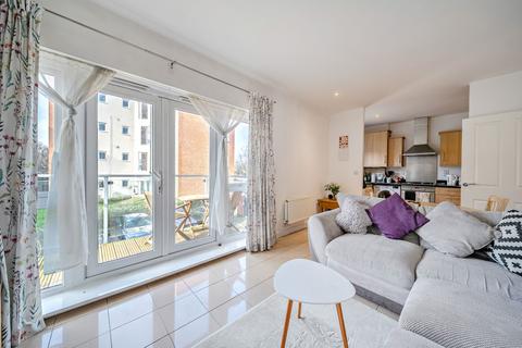 2 bedroom flat for sale, Tenzing Gardens, Basingstoke