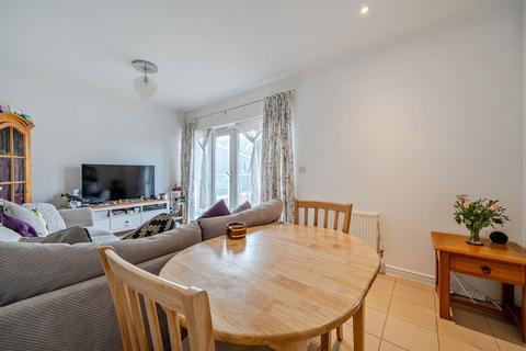2 bedroom flat for sale, Tenzing Gardens, Basingstoke
