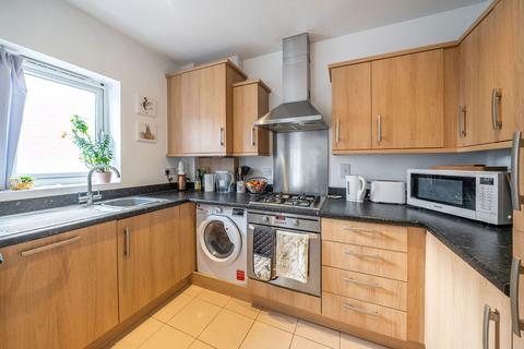 2 bedroom flat for sale, Tenzing Gardens, Basingstoke