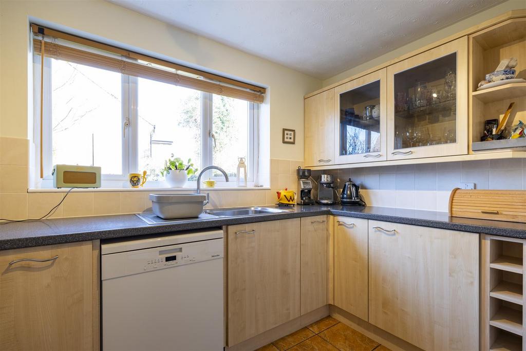 KITCHEN 2.jpg