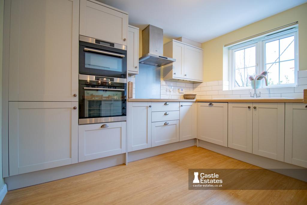 Kitchen &amp; Dining