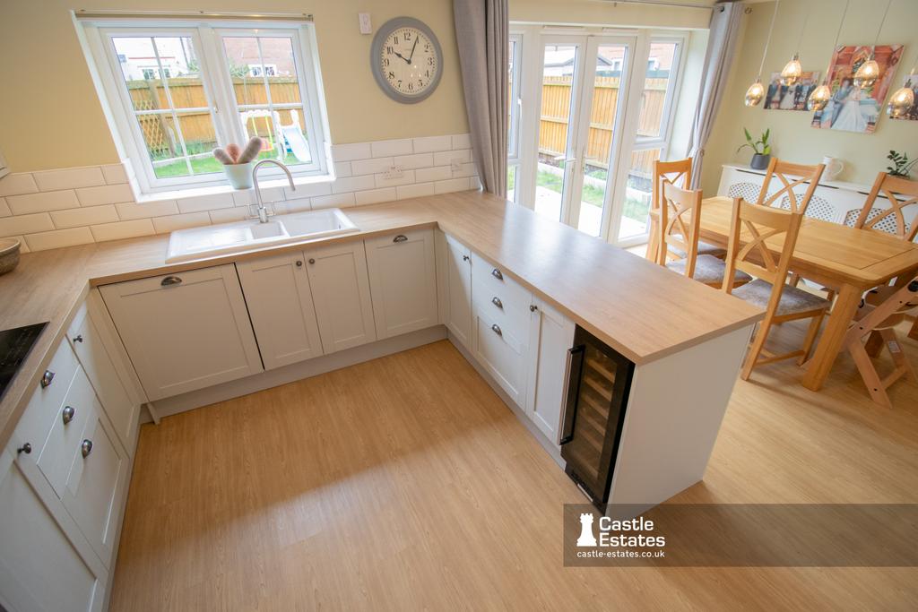 Kitchen &amp; Dining