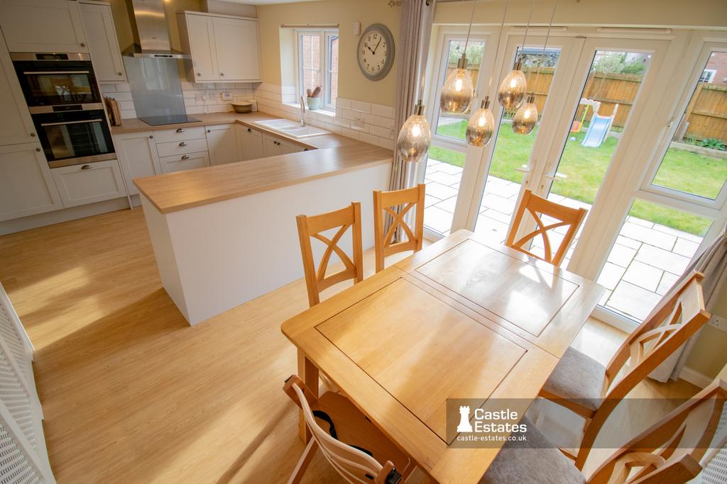 Kitchen &amp; Dining