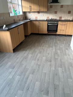 3 bedroom semi-detached house to rent, Long Lane, Hindley Green, WN2