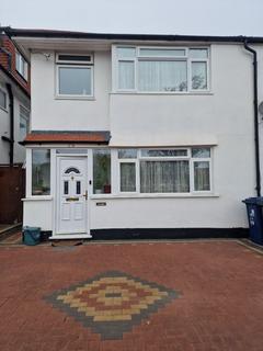 4 bedroom semi-detached house to rent, Greenford Road, UB6