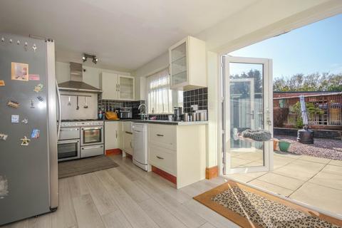 3 bedroom semi-detached house for sale, Fareham Avenue, Hillmorton, Rugby, CV22