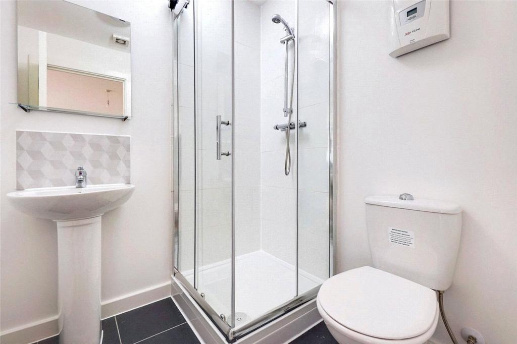 Flat 6 Bathroom