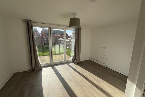 3 bedroom semi-detached house to rent, Hawes Way, Rotherham S60