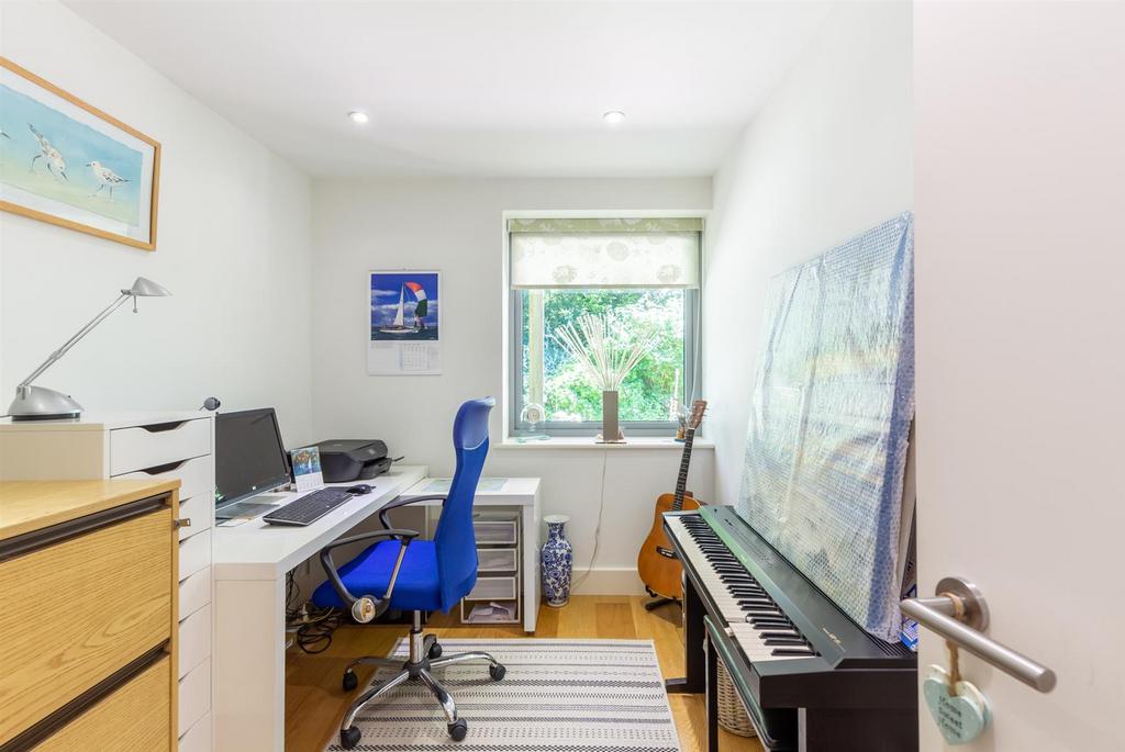 Bedroom 4/Study