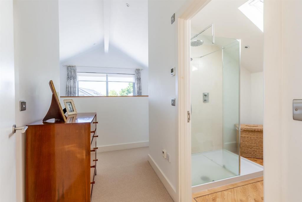 Shower Room to Principal Bedroom