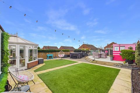 5 bedroom detached house for sale, Bardfield Gardens, Rise Park, Nottingham